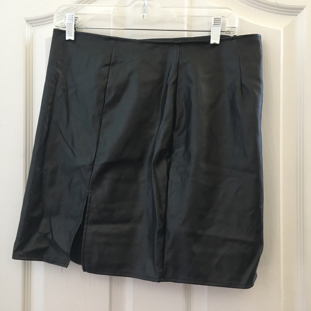 FINAL MARKDOWN JUNIOR Windsor pleather skirt xl